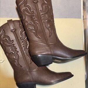 Brown Western-Style Women Boots